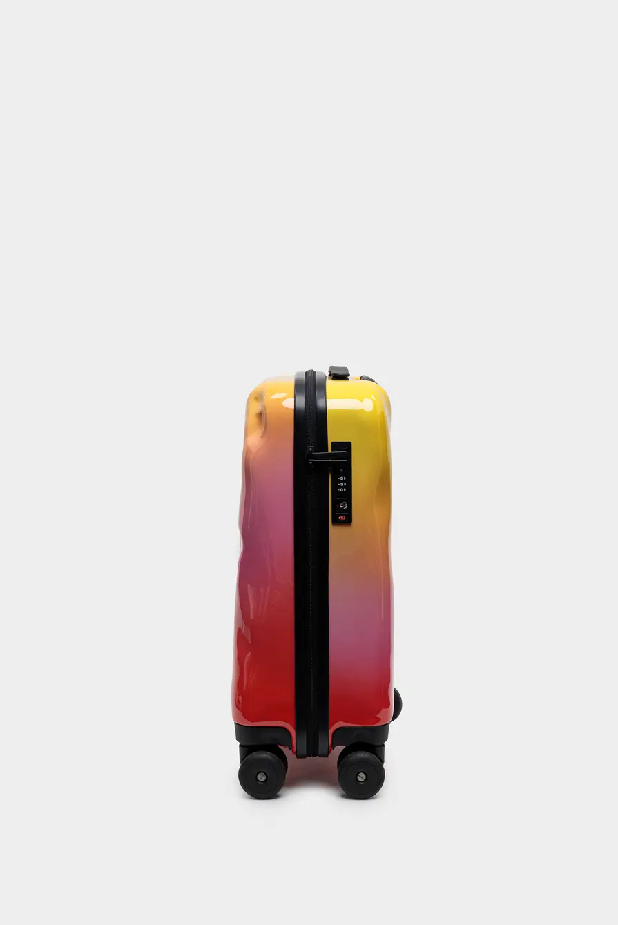 Чемодан Crash Baggage