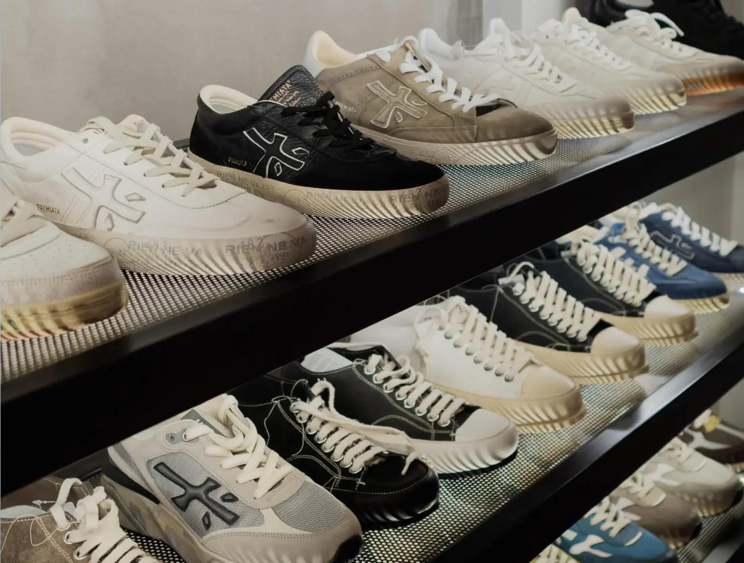 <a href="/brands/brands/premiata/filter-gender-man/" style="color: #000000; font-size: 90%; text-decoration: none;">Premiata<span style="color: #9cff00; font-size: 75%;"> Sale</span></a>. <a href="/brands/premiata/filter-gender-man/" style="color: #000000; text-decoration: none;">Кроссовки и кеды, ботинки и лоферы — на сезонной распродаже</a>