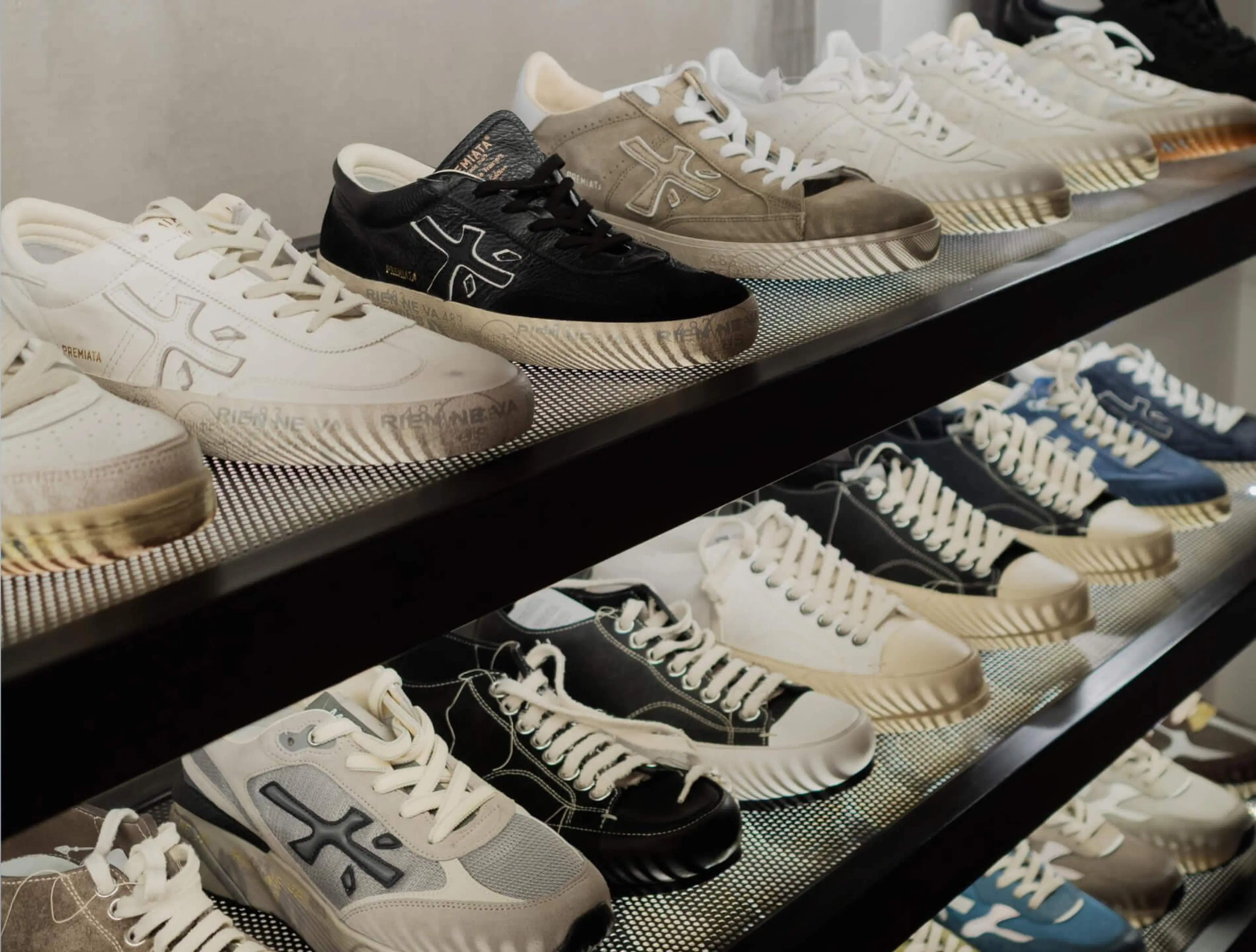 <a href="/brands/brands/premiata/filter-gender-man/" style="color: #000000; font-size: 90%; text-decoration: none;">Premiata<span style="color: #9cff00; font-size: 75%;"> Sale</span></a>. <a href="/brands/premiata/filter-gender-man/" style="color: #000000; text-decoration: none;">Кроссовки и кеды, ботинки и лоферы — на сезонной распродаже</a>