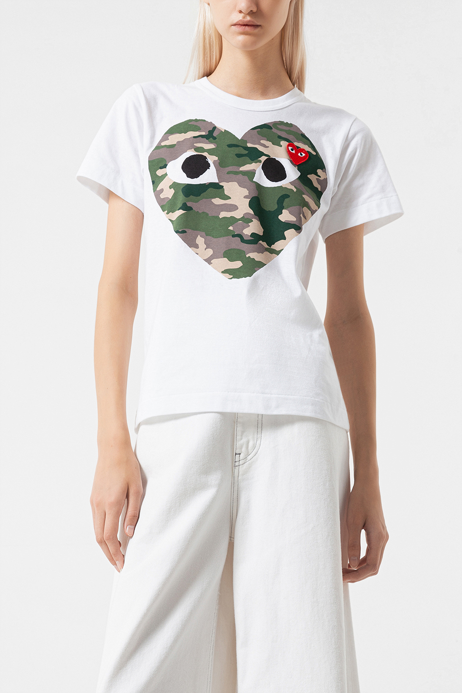 Play comme des garçons camouflage heart t-shirt (white) sale