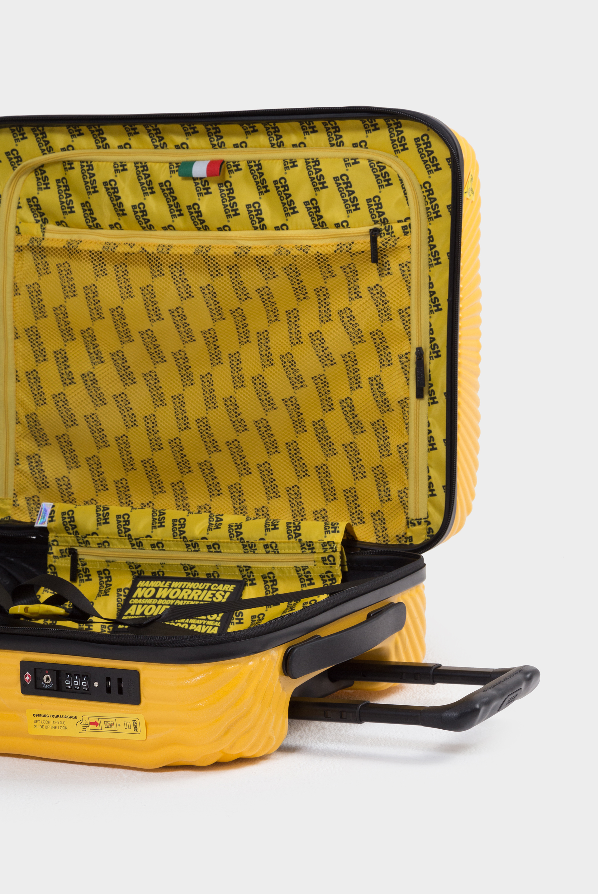 Чемодан Crash baggage 9400220038 - купить в Москве за 31990 руб ...