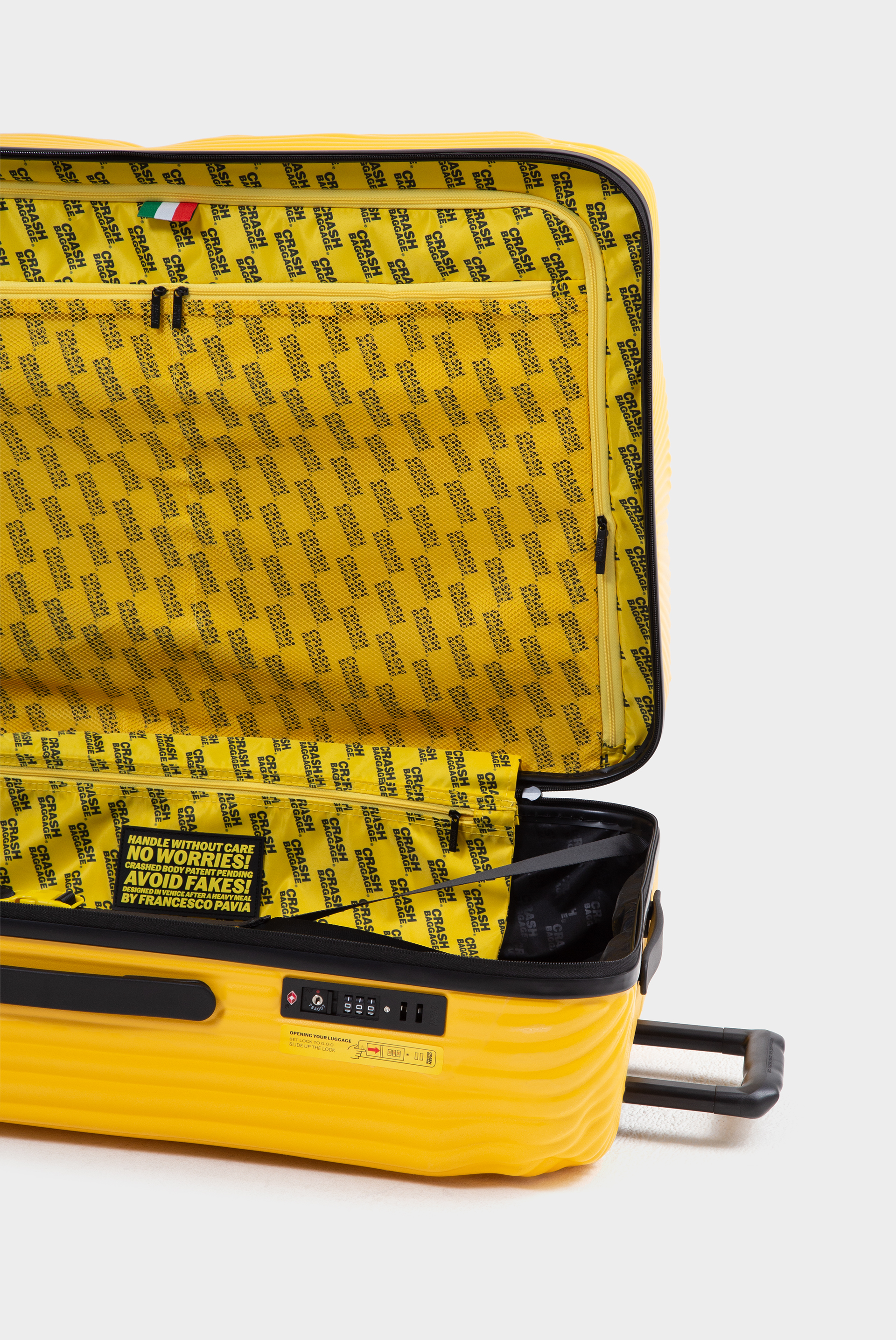 Чемодан Crash baggage 9400220038 - купить в Москве за 31990 руб ...