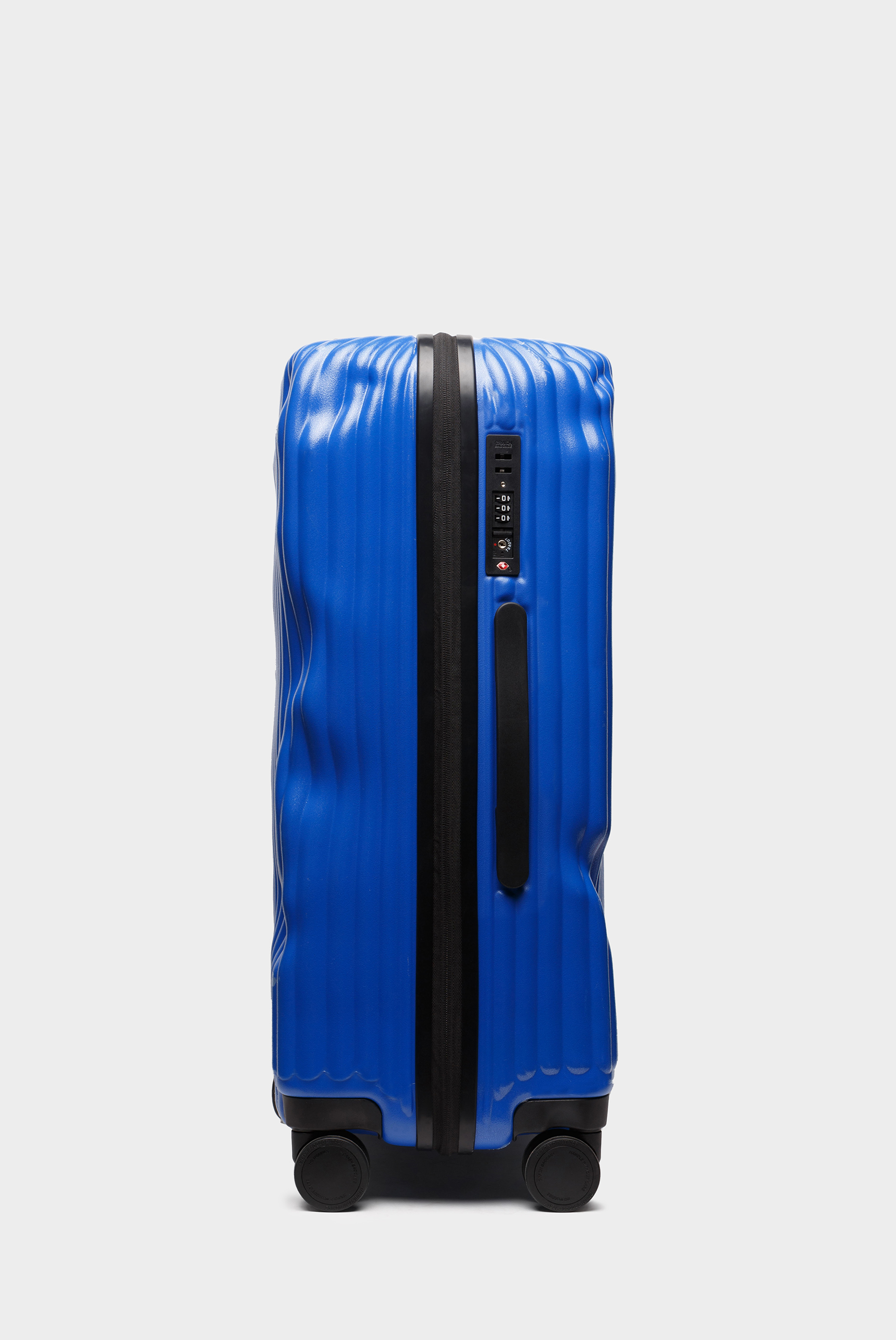 Чемодан Crash baggage 9400220038 - купить в Москве за 31990 руб ...